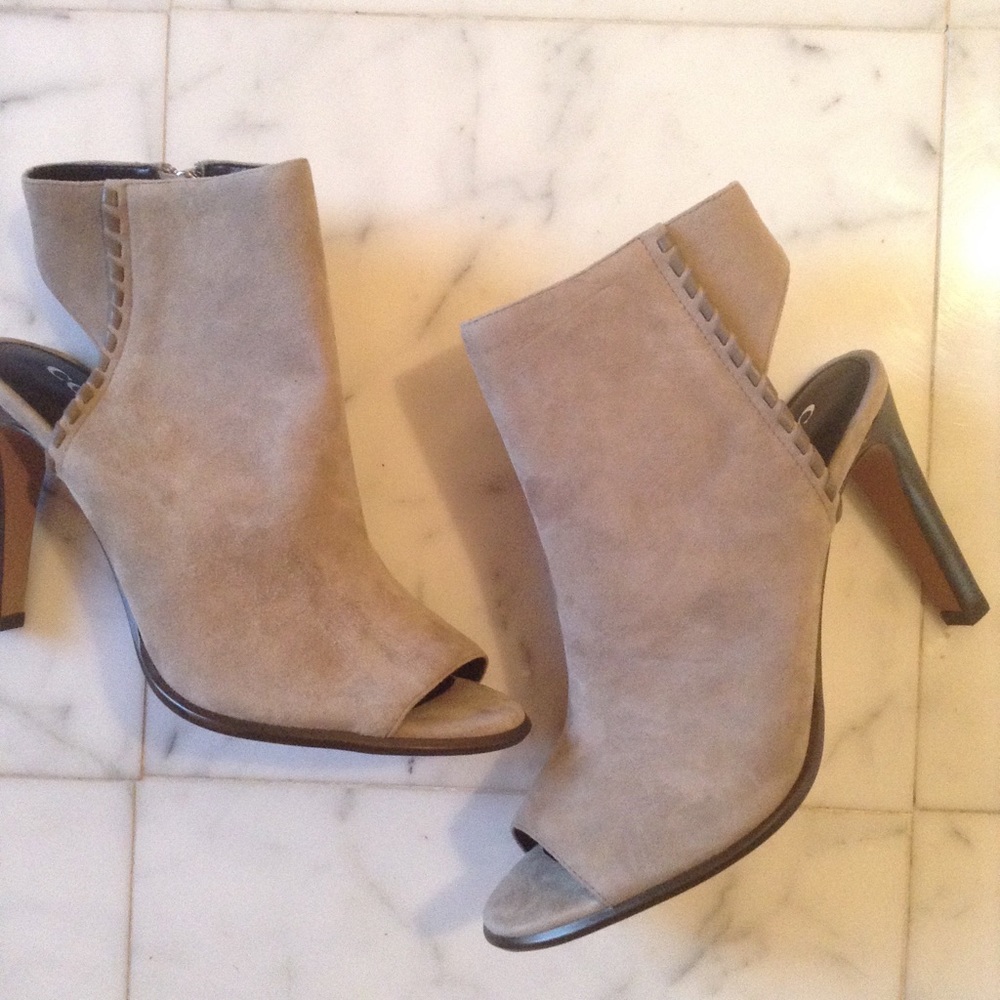 "New" Coach Gray Suede Peep-Toe Bootie Size 9.5